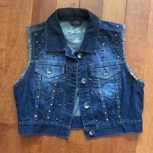 Sleeveless Cropped Denim Jacket With Studs
